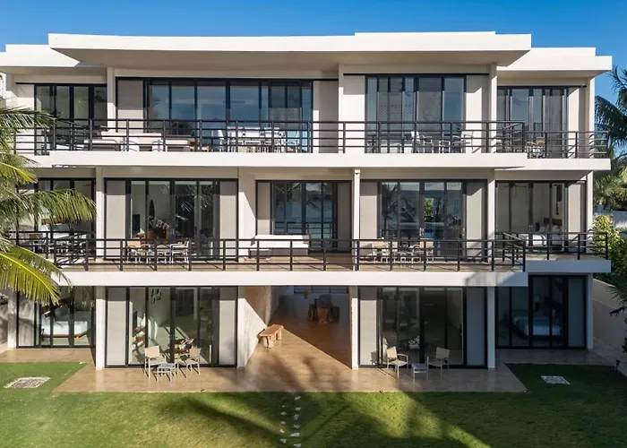 Eeb Ti Kaan - Luxury Oceanfront Residences Apartahotel 4*