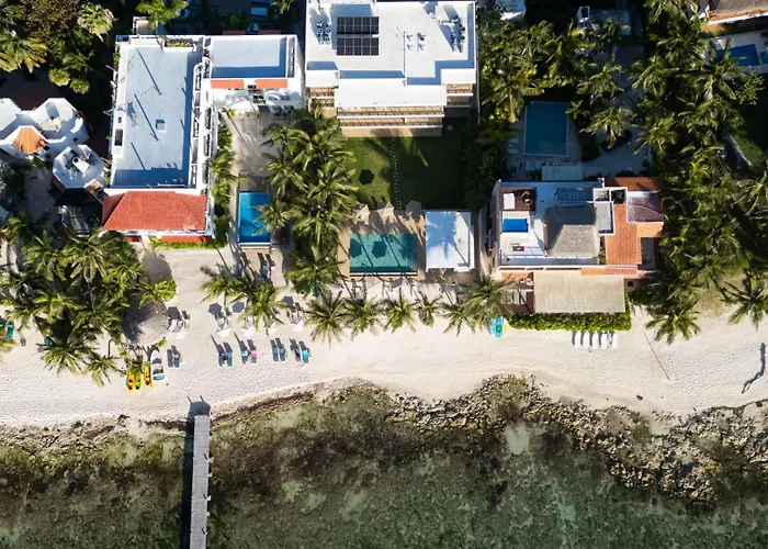 Eeb Ti Kaan - Luxury Oceanfront Residences Apartahotel