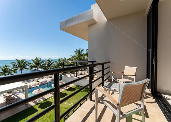 Apartahotel Eeb Ti Kaan - Luxury Oceanfront Residences 4*
