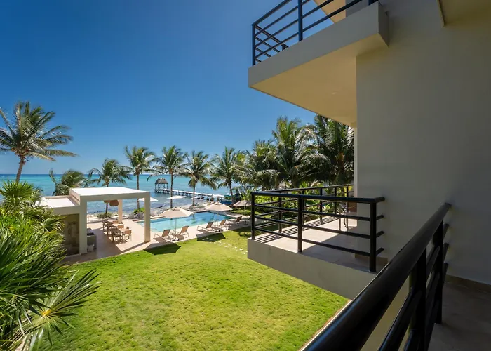 Apartahotel Eeb Ti Kaan - Luxury Oceanfront Residences
