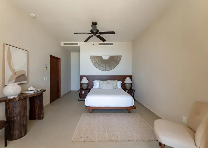 Eeb Ti Kaan - Luxury Oceanfront Residences Apartahotel