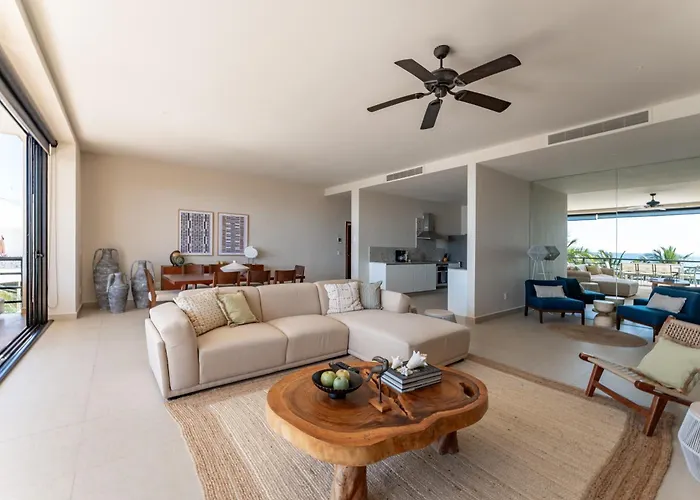 Eeb Ti Kaan - Luxury Oceanfront Residences Apartahotel