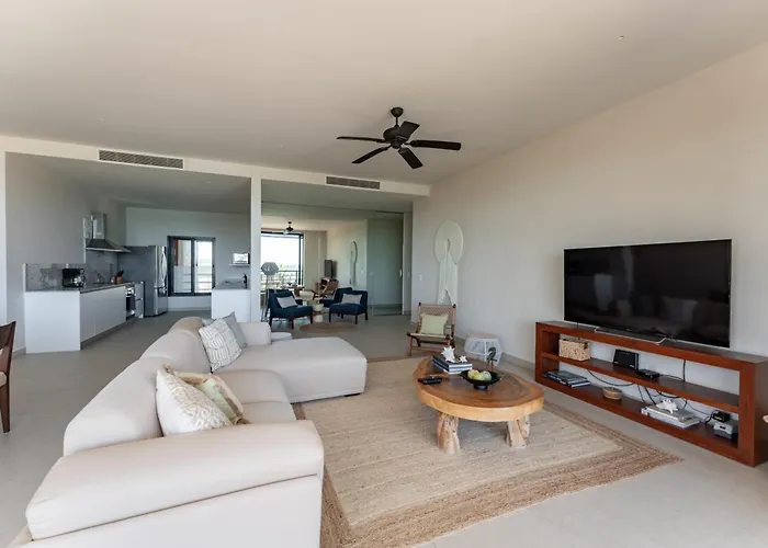 Eeb Ti Kaan - Luxury Oceanfront Residences Apartahotel 4*