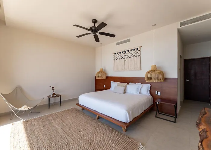 Eeb Ti Kaan - Luxury Oceanfront Residences Apartahotel