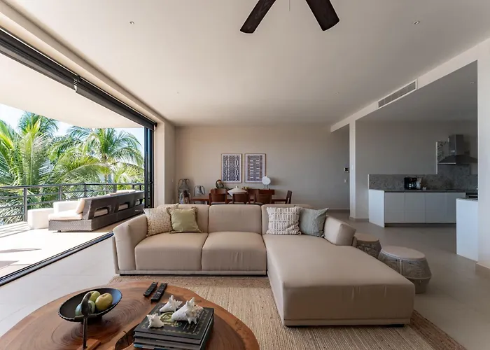 Apartahotel Eeb Ti Kaan - Luxury Oceanfront Residences